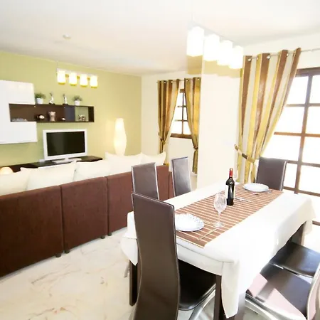 Holiday Vista Villa *